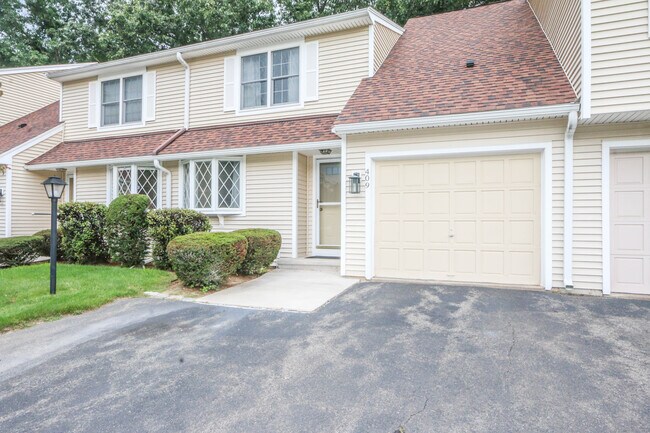 Building Photo - 409 The Meadows