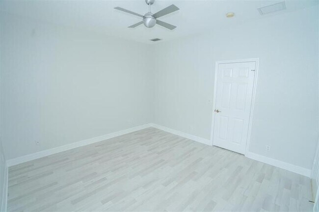 Building Photo - 981 NW 18th Ave
