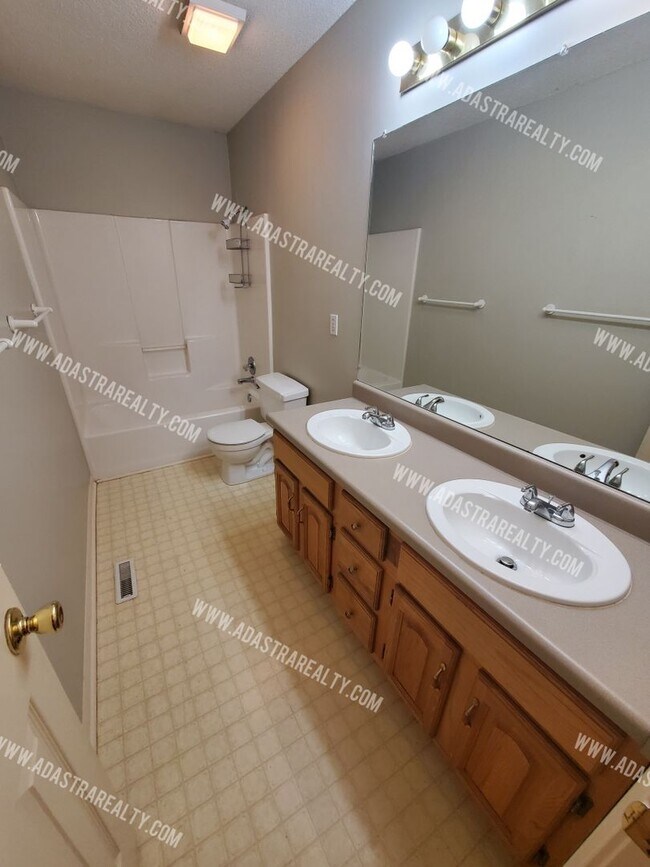 Building Photo - 11425 W 61st St
