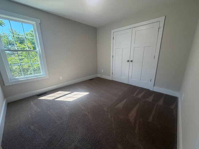 Building Photo - 460 Highland Ave