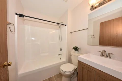 Building Photo - W163N11528 Windsor Ct