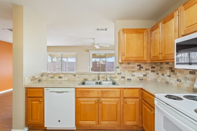 Building Photo - 121 Plover Pass