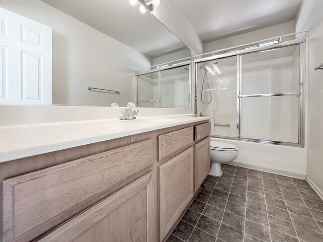 Building Photo - 40041 Zamura Ct