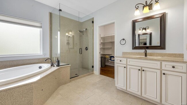 Building Photo - 303 Gateview Dr