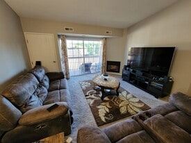 Building Photo - 10391 Glenway Dr