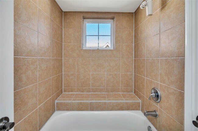 Building Photo - 156 Shady Brook Cir