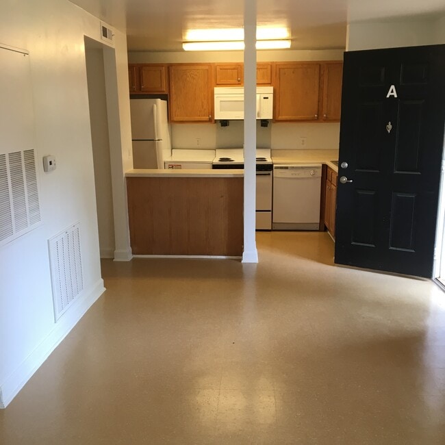 Building Photo - 105 Roosevelt Ave