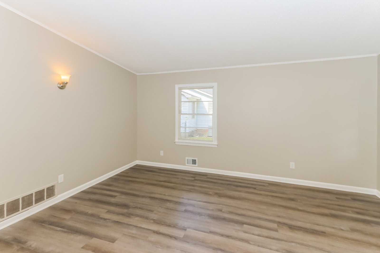 Building Photo - 503 Bernard Dr