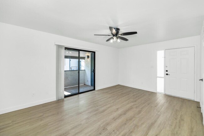 Building Photo - Stylish 1-Bedroom Living Near Old Town Sco...