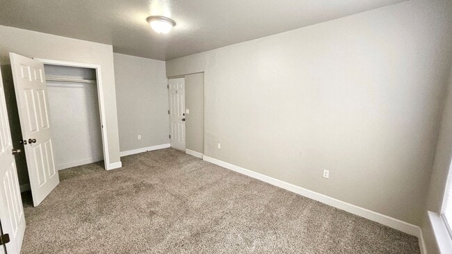 Building Photo - Cute One Bedroom Near Plaza!