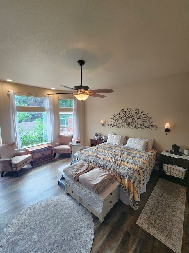 Building Photo - Beautiful Home in Pine Creek