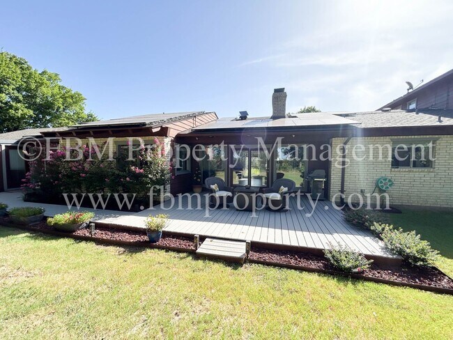 Building Photo - 654 S Falling Leaves Dr