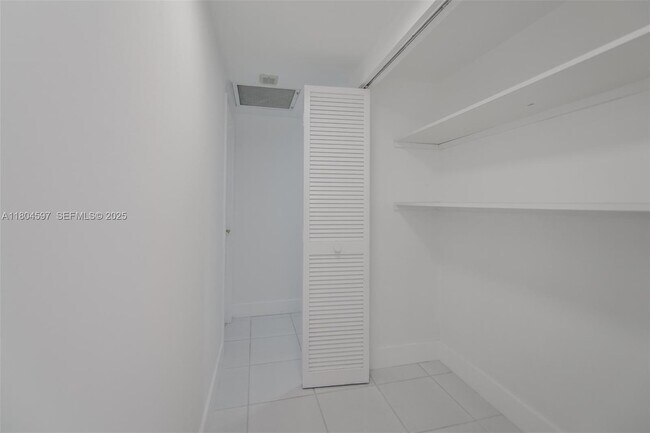 Building Photo - 1980 S Ocean Dr