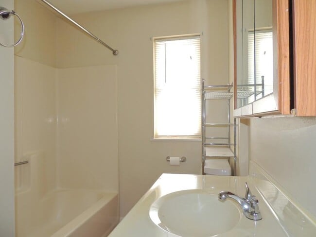 Building Photo - 2884 Blue Ridge Dr