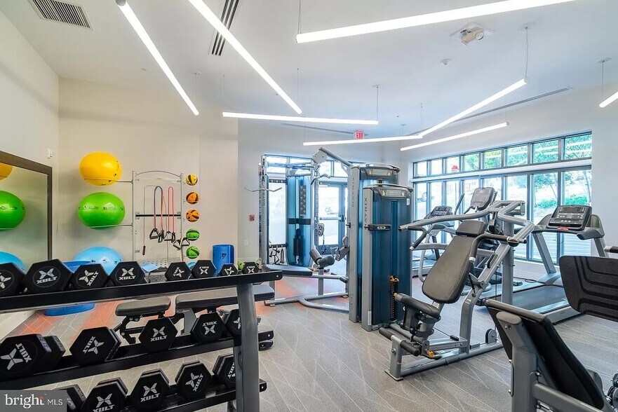 Fitness center - 989 S Buchanan St