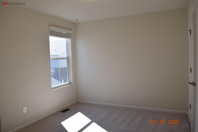 Building Photo - 49577 Shoreline Dr