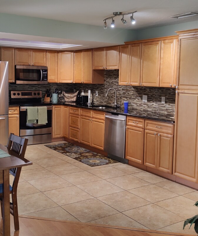Building Photo - 409 Manatee Ct