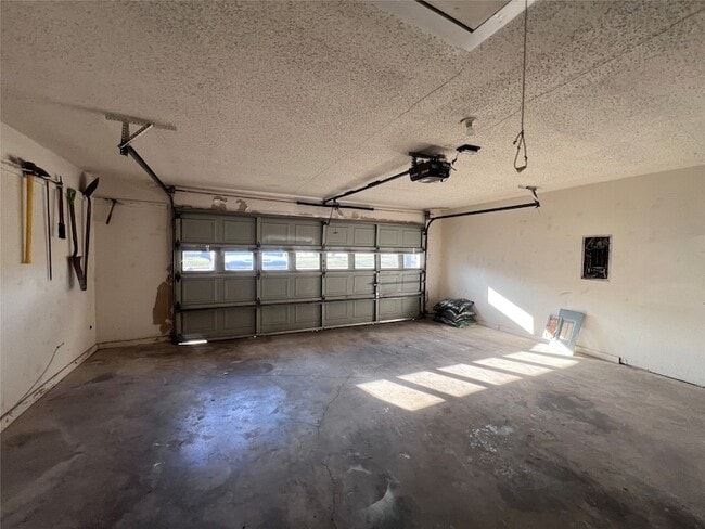 Building Photo - 818 Fairlawn Dr