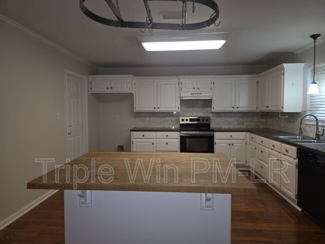 Building Photo - 12512 Woodbury Dr