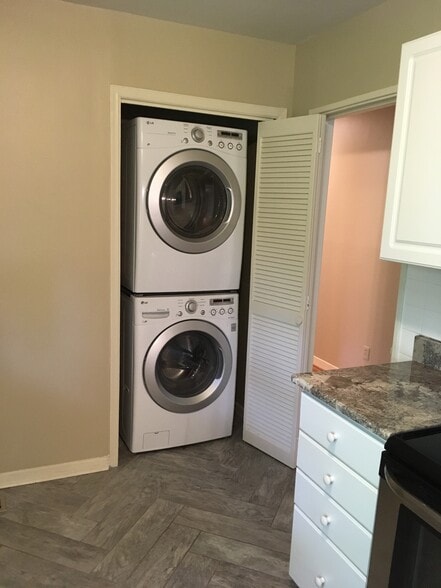 Washer/Dryer - 1640 Beckham Dr