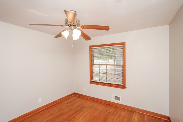 Building Photo - 1532 Romain Dr