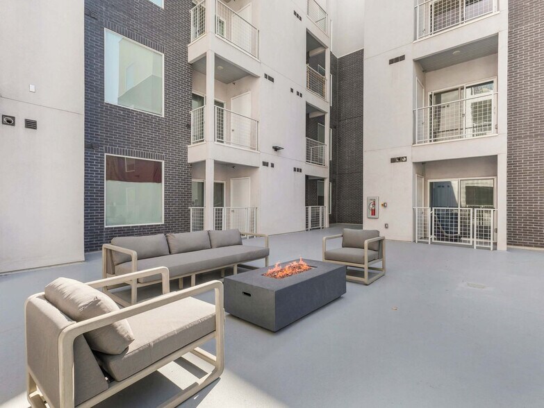 Building Photo - 360 S 400 W