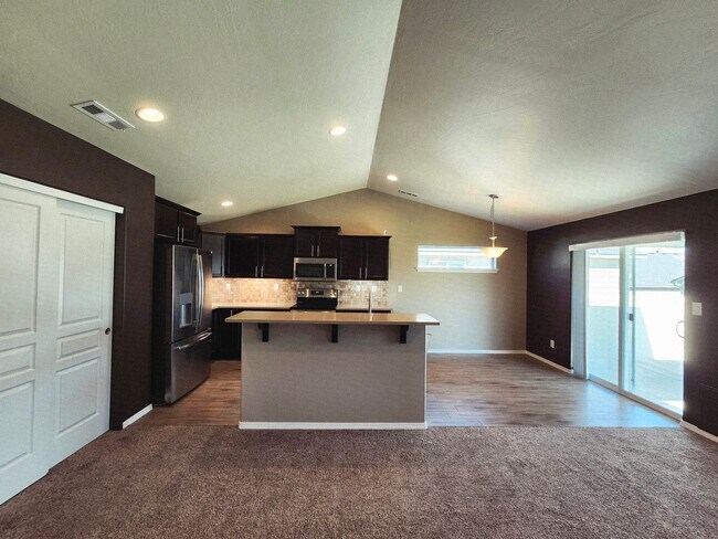 Building Photo - Beautiful One Level in the Reserve At Clea...