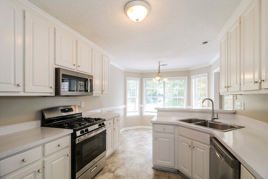 Building Photo - 155 Byington Dr