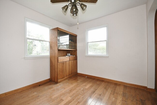 Building Photo - 3174 Churchview Ave