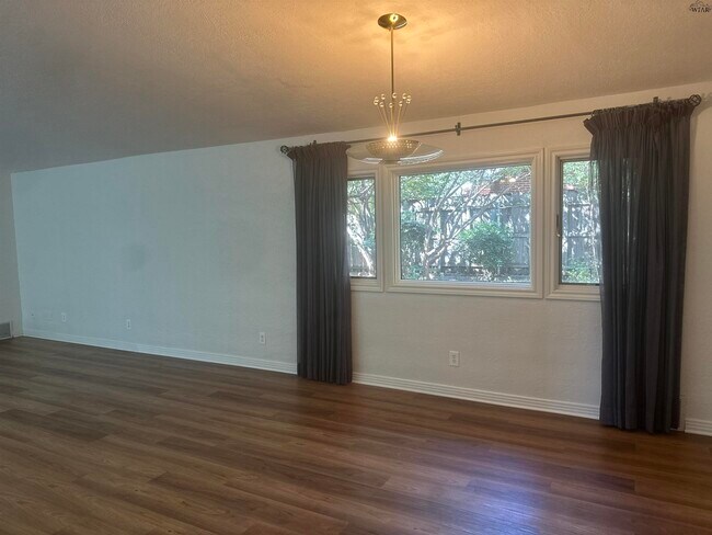 Building Photo - 2400 Martin St