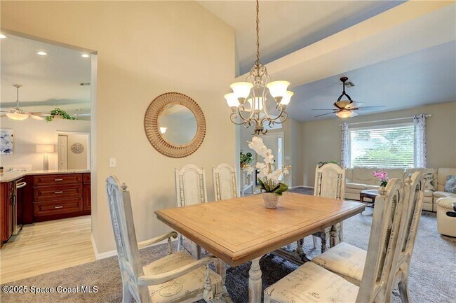 Building Photo - 562 Rolling Hill Dr