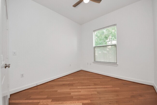 Building Photo - 1010 Rosine St