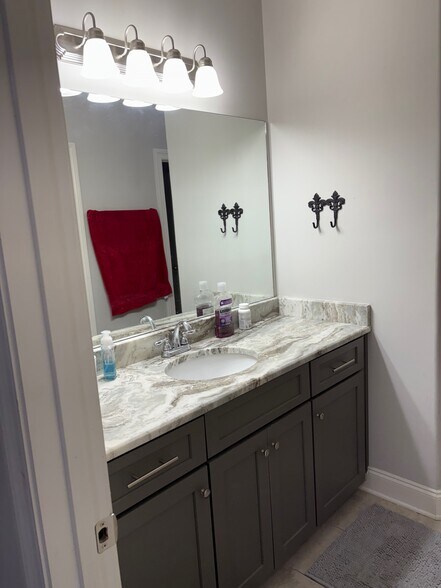 Building Photo - 318 Paul T Cir