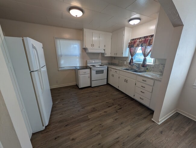 Building Photo - 213 Arbor St