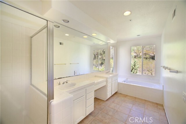 Building Photo - 920 Rio Lindo