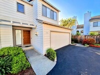 Building Photo - Beautiful 2bd Townhouse With Attached Garage, Private Patio, Pool/Hot Tub, & Clubhouse!