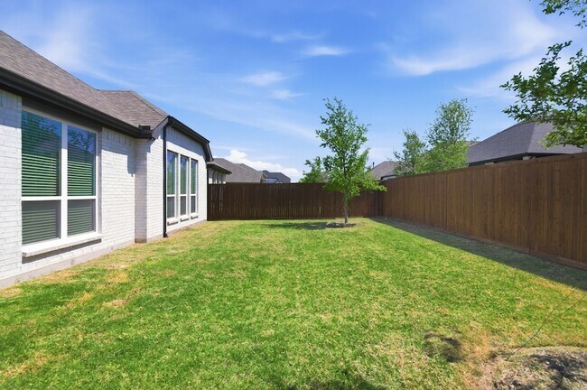 Building Photo - 910 Winter Cherry Ln