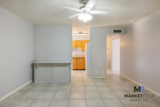 Building Photo - 4 Bed/2Bath Home at 39th Ave/Camelback! Re...