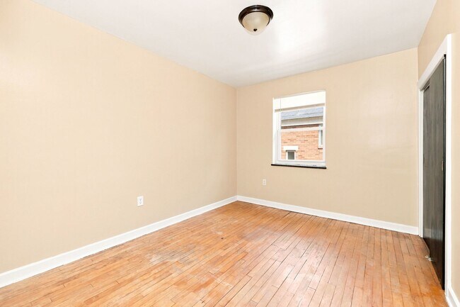 Building Photo - 960 Sherwood Dr