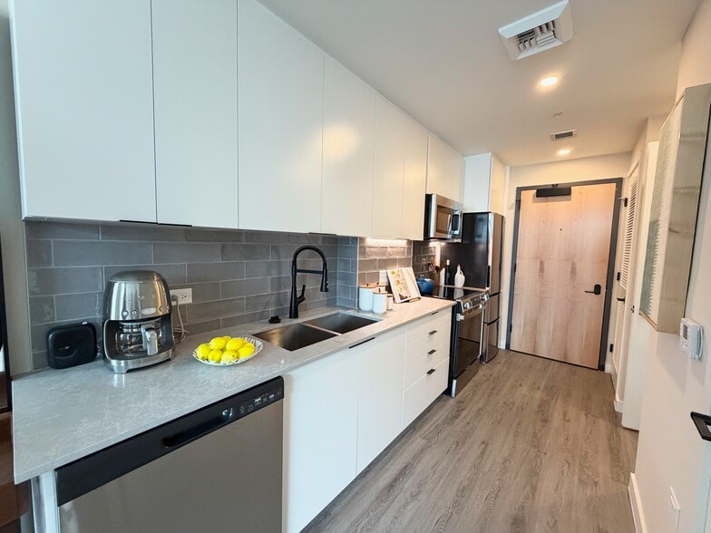 Building Photo - 113 NW 24th St