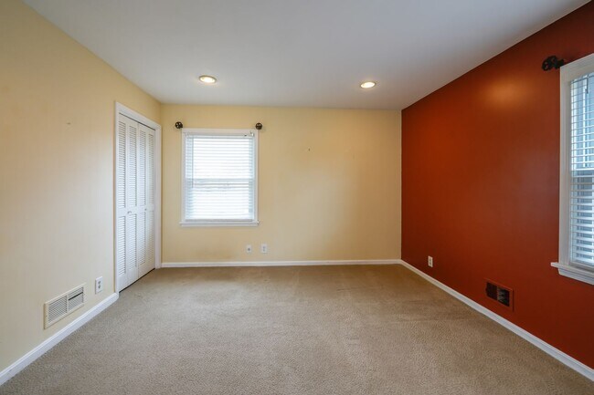 Building Photo - BEAUTIFUL CAPE COD IN BLUEGRASS ESTATES