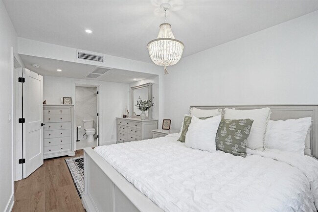 Building Photo - 4250 Galt Ocean Dr