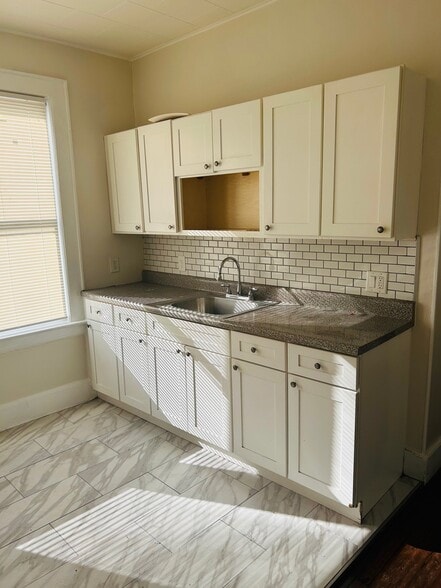 Building Photo - 532 Valley Rd