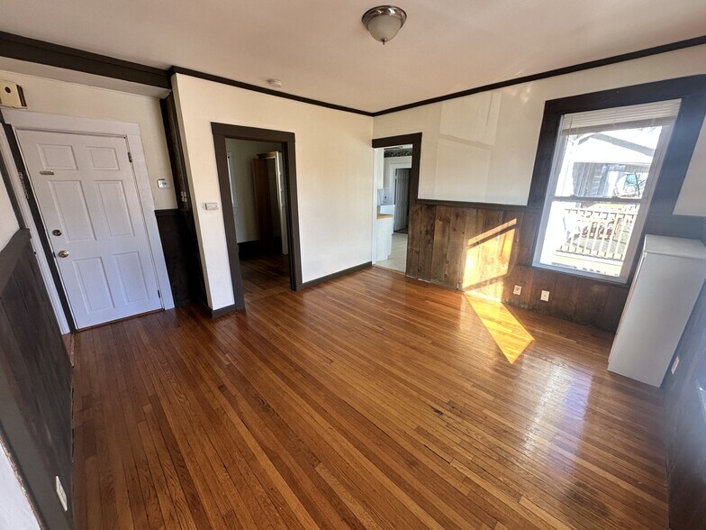 Building Photo - 543 Broadway