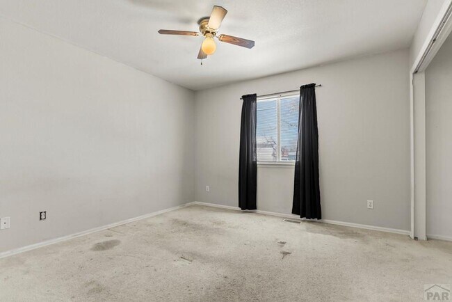 Building Photo - 3 Bed Home in Pueblo West with huge yard!