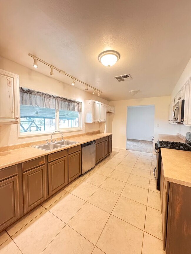 Building Photo - Available Now - Beautiful Ranch-Style Home with Pool