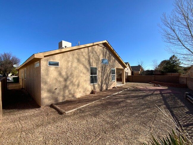 Building Photo - 4 Bedroom Single Story Home Available Near...