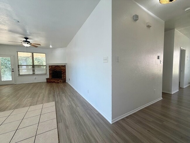 Building Photo - 5919 Waterford Dr