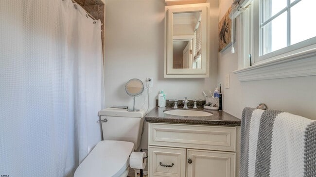 Building Photo - 6 N Lancaster Ave