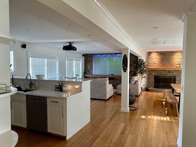 Building Photo - 72 Carson Ave